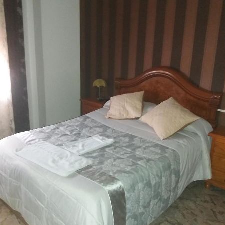 Hostal Texas 2 Fuentes de Ebro Esterno foto