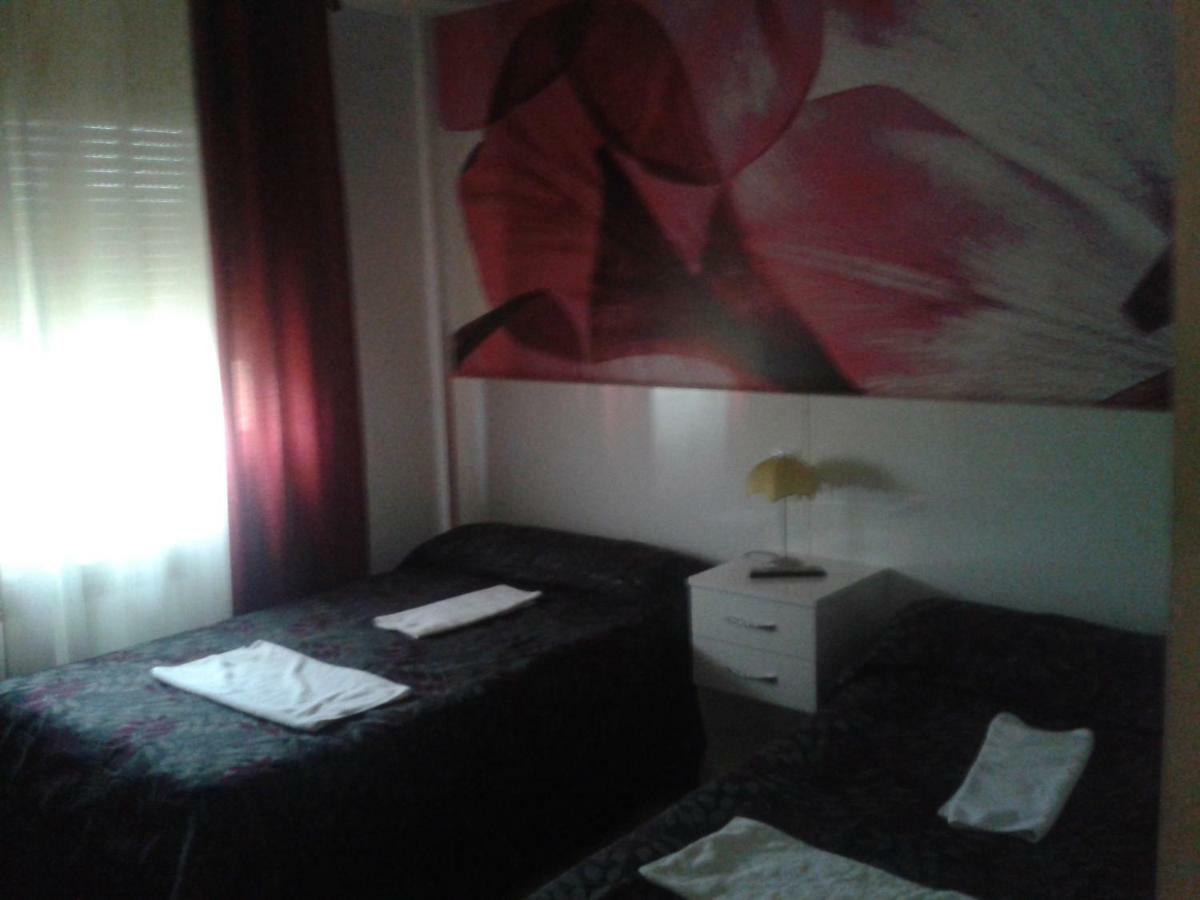 Hostal Texas 2 Fuentes de Ebro Esterno foto